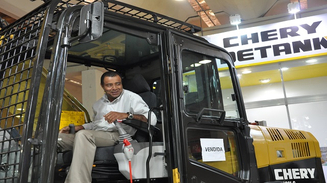 Escavadeira Chery em exposição 